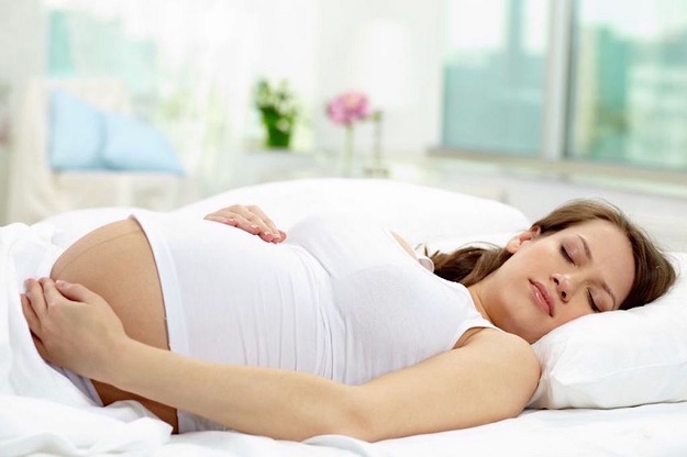 Tại sao tư thế nằm ngửa lúc ngủ khi mang thai lại gây nguy hiểm 